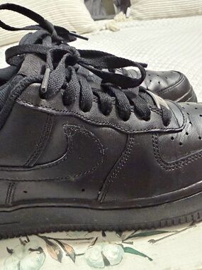 Nike Women's All-Black Low Top Sneakers